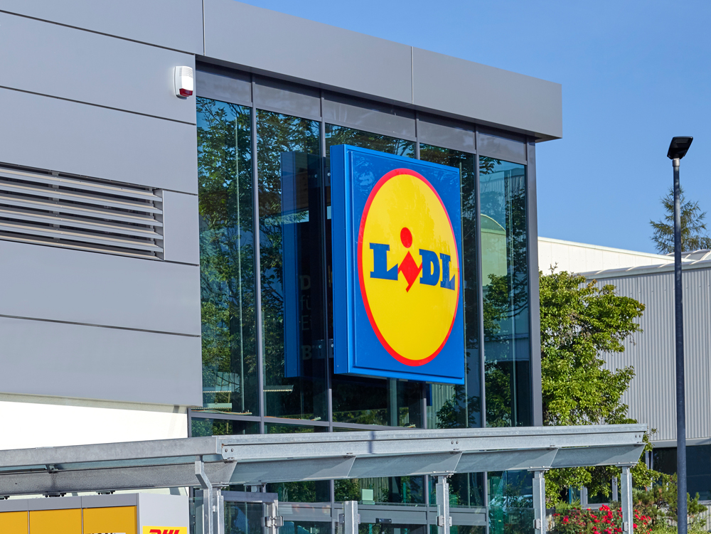 Einkaufen & Gewinnen: Lidl Plus App scannen, je 25 Euro Einkaufswert ein Los erhalten - und Chance auf BMW i3, Smart-TV, E-Scooter ... sichern. Foto: Lidl