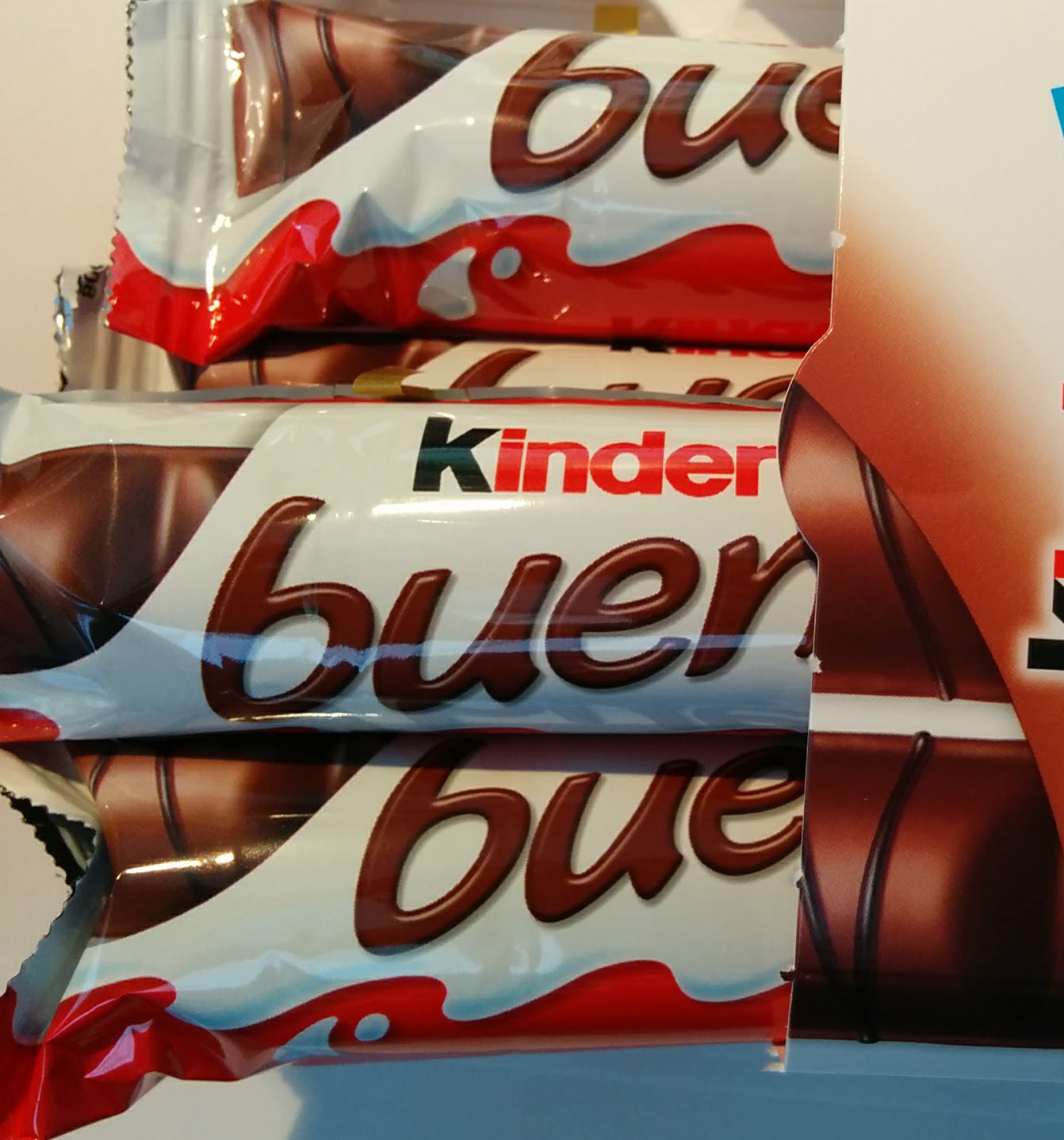 Ferrero Kinder: Edeka Bescherung - täglich Geschenke öffnen und gewinnen - Auto, Gutscheine, Kameras