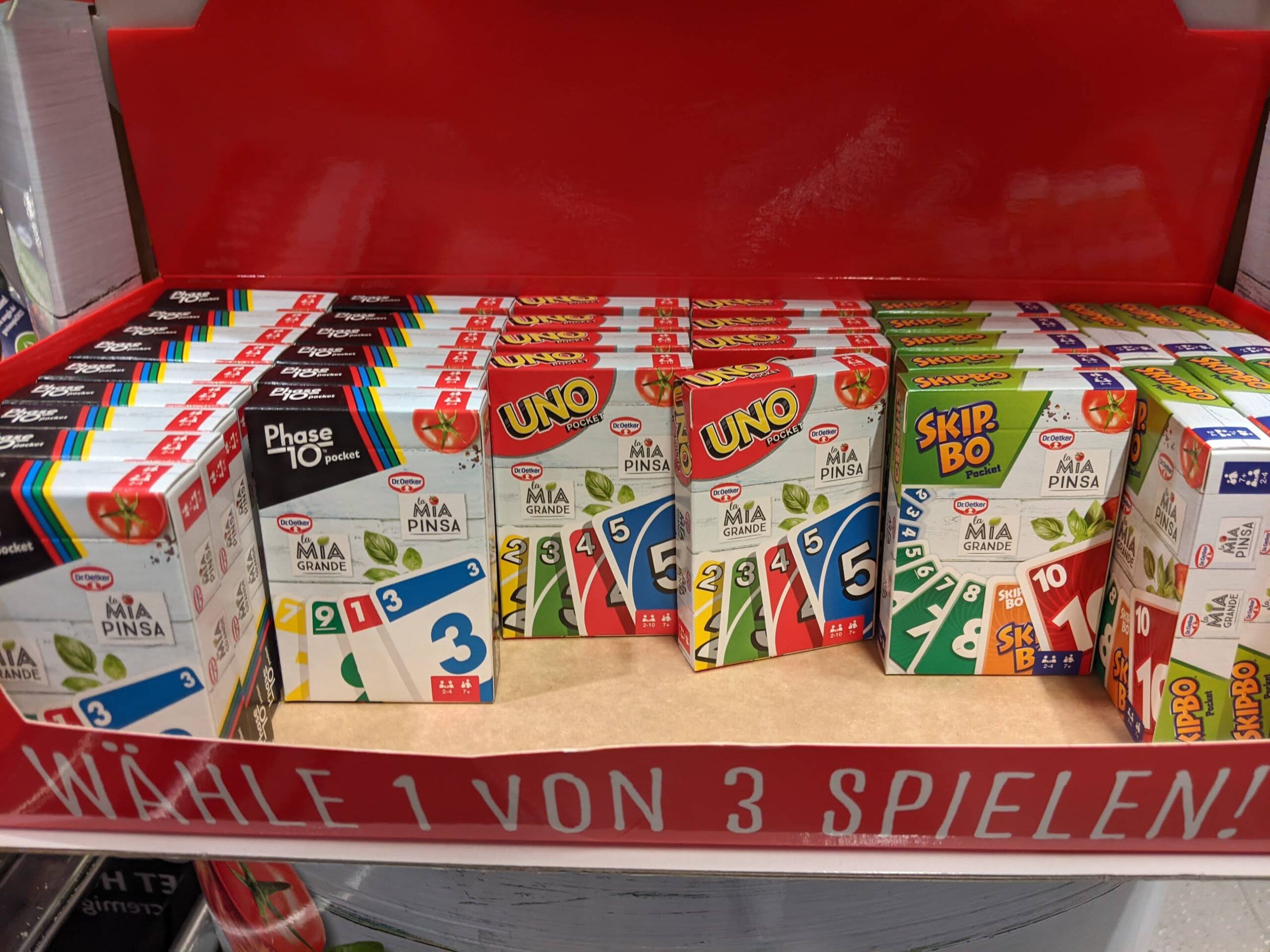 Dr. Oetker La Mia Grande/Plinsa: Pocket-Kartenspiel Uno, Phase 10 oder Skip-Bo gratis