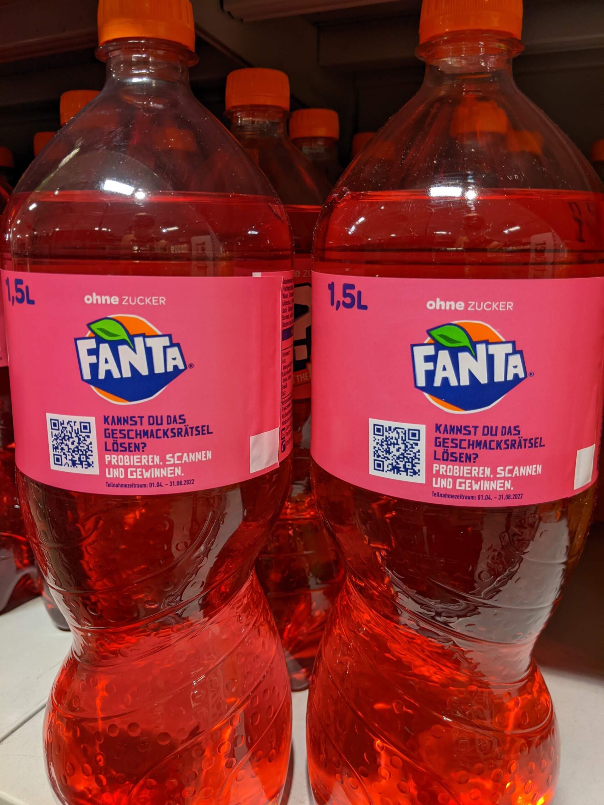 In pink: Fanta Gewinnspiel: Geschmacksrätsel lösen, Traumreisen gewinnen - #WhatTheFanta